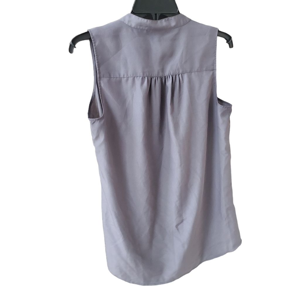 J. Crew Sleeveless V Neck Button Up Top Size 8 - Picture 2 of 5
